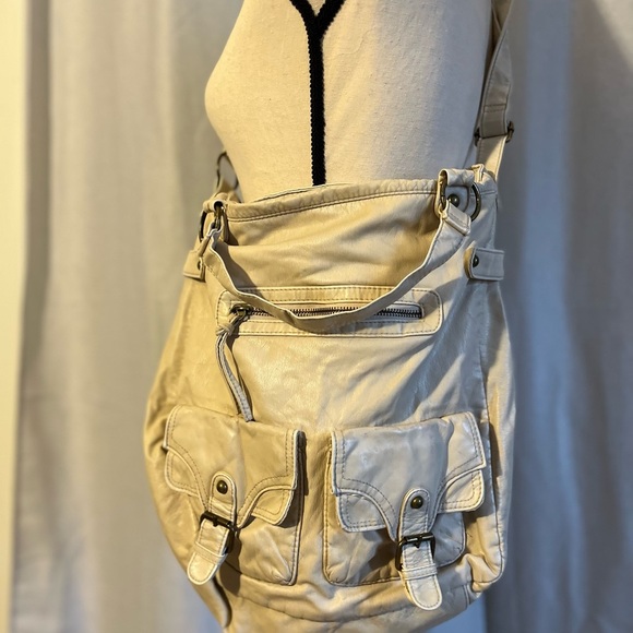 Posh Show.  Like new condition ivory Satchel​ - Picture 4 of 10